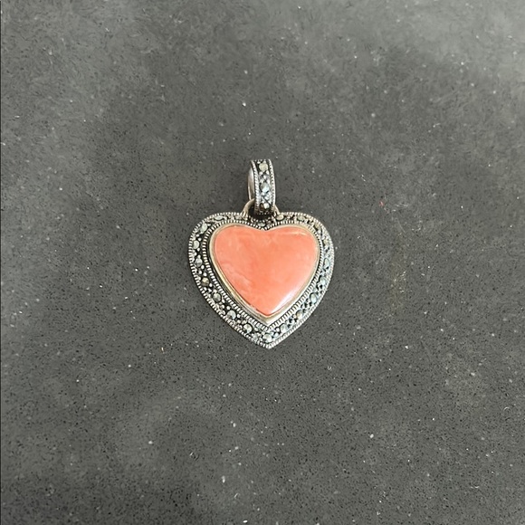 Estate sterling silver Heart Pendant with genuine Peach garnet center stone - Picture 2 of 3